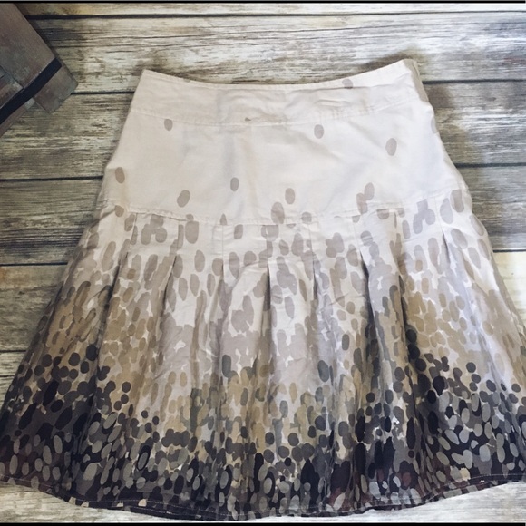 H&M Dresses & Skirts - {H&M} High Waisted Cream & Grey Pleated Midi Skirt